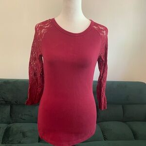 Festive lace 3/4 sleeve stretch blouse